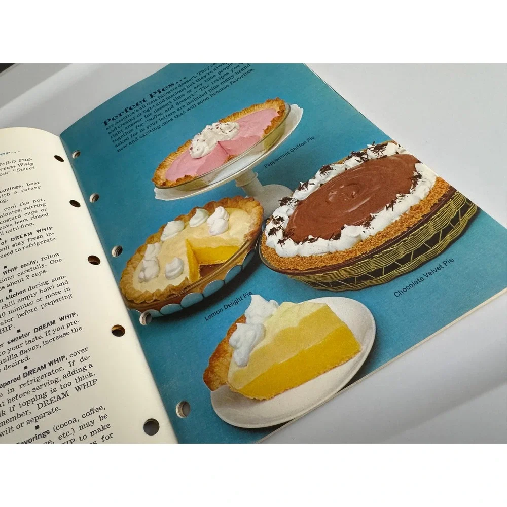 Vintage 1966 Sweet Moment Desserts General Foods Jell-O Recipe Booklet 44‎ Pages